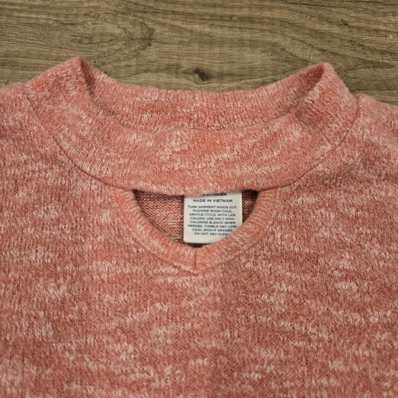 NWOT Arizona Girls Pink Bell Sleeve Sweater With Key Hole Cutout Size XXS (4-5) - Picture 3 of 6